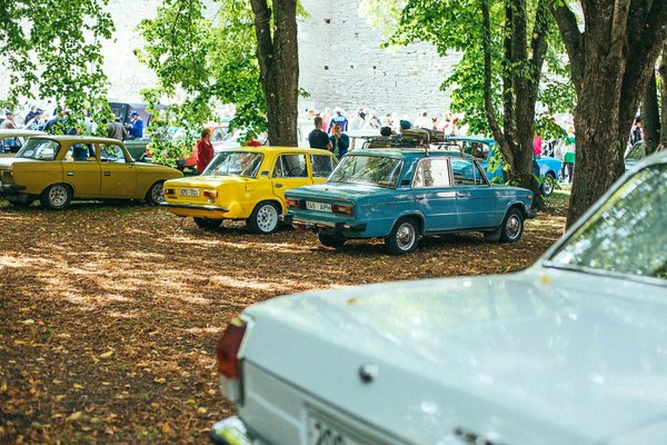 Beat the Heat: Ultimate Guide to the Lightest Summer Dress Fabrics in the UK for Effortless Style and Comfort